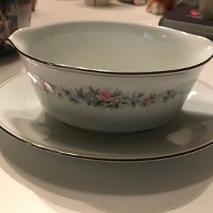 Noritake Cynthia gravy boat and saucer